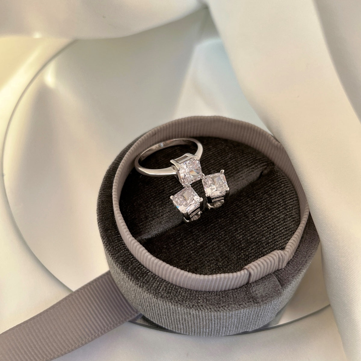 [AuraEcho]1.0 Carat Radiant Princess Cut Wedding Earrings