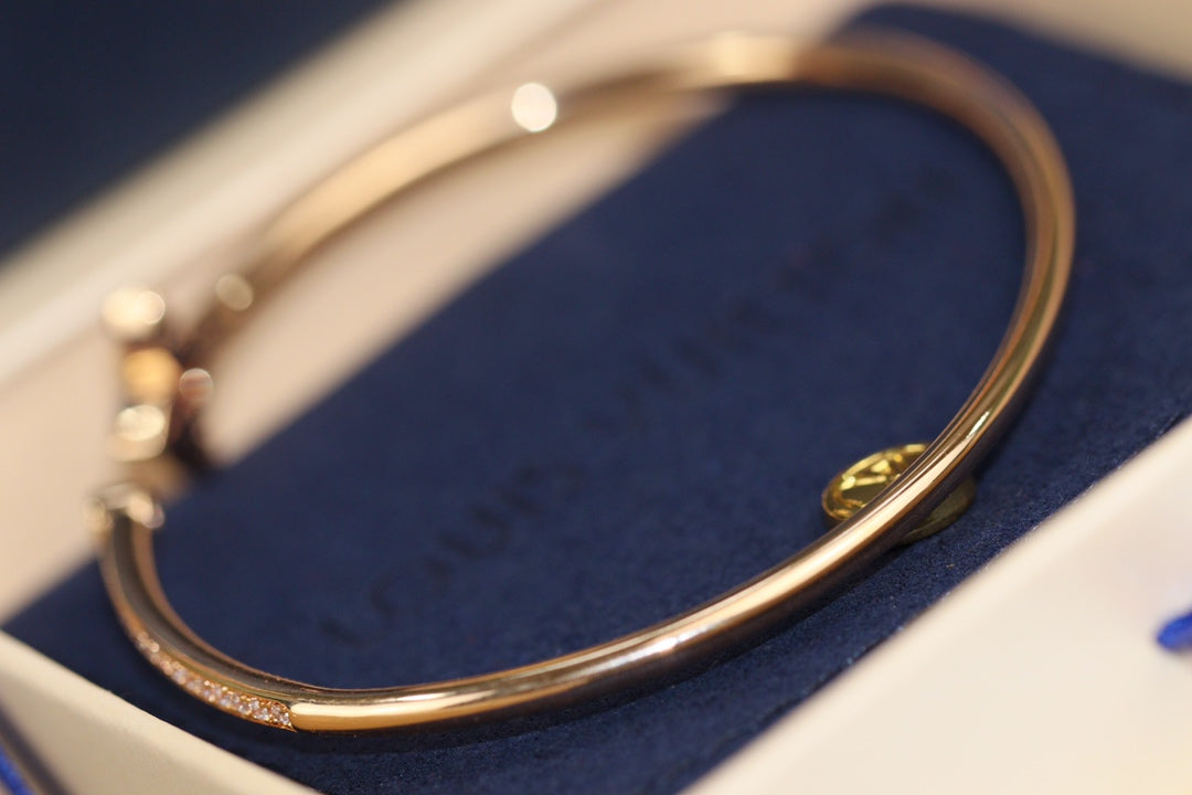 [AuraEcho]IDYLLE PINK GOLD OPEN BRACELET DIAMOND PAVED