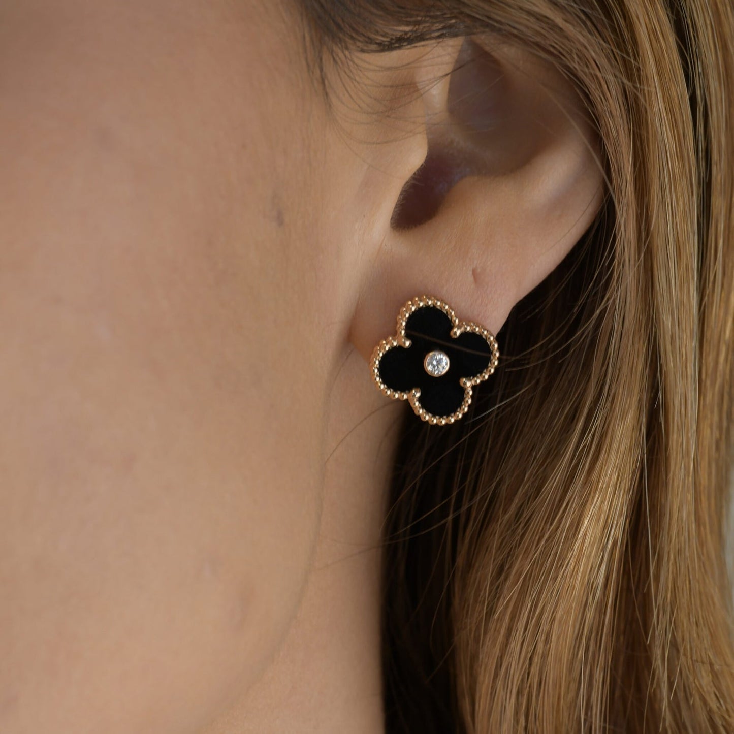 [AuraEcho]CLOVER MEDIUM 1 MOTIFS ONYX DIAMOND EARRINGS