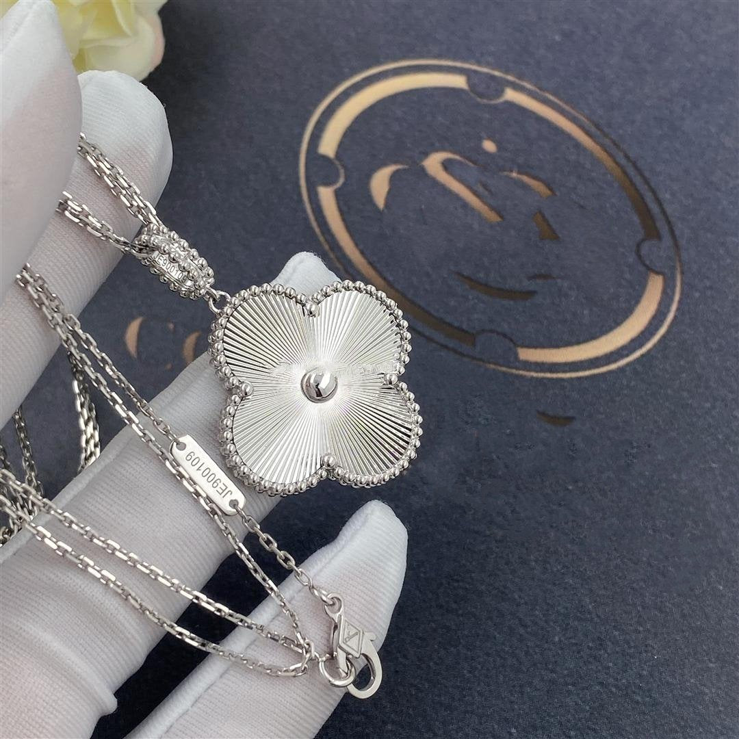 [AuraEcho]CLOVER 25MM SILVER BIG CLOVER NECKLACE