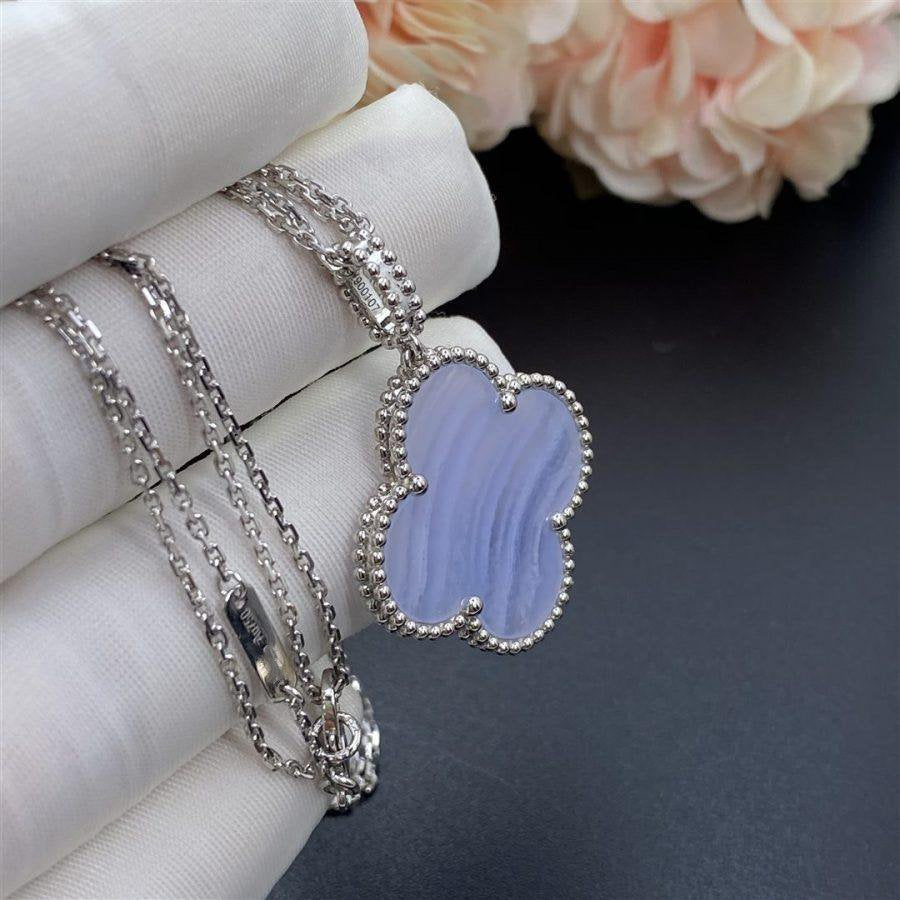 [AuraEcho]CLOVER SILVER CHALCEDONY BIG CLOVER NECKLACE